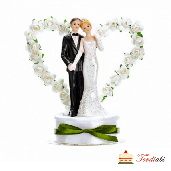 Tordiabi pulmatordi kuju pruutpaar valgetest roosidest süda