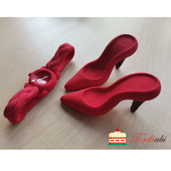 Tordiabi suhkrudekoor daamile punased kingad ja käekell